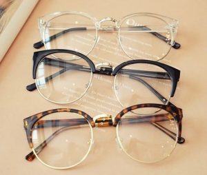 113 300x254 - فروش عمده عینک در سایت عینک فروشی